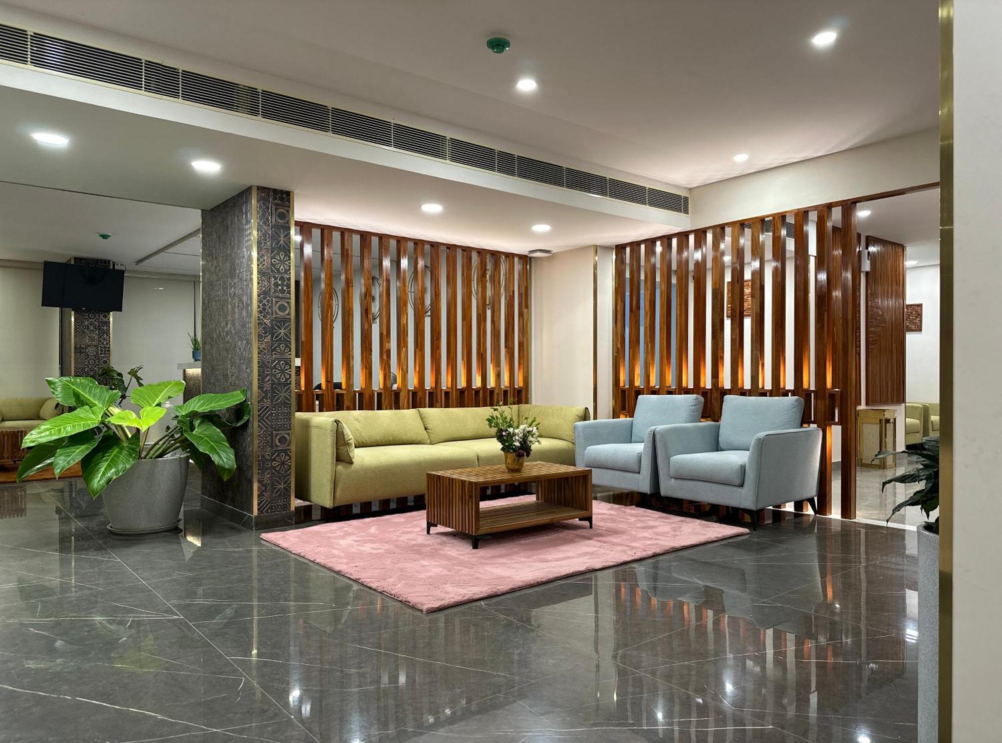 The Habitat Suites Guruvāyūr Buitenkant foto
